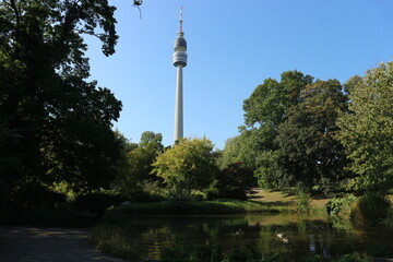 Dortmund, Dortmunder, Fernsehturm, Turm, Florianturm, Westfalenpark, NRW, Ruhrpott, Ruhrgebiet, Parkanlage, Park, Baum, Rosen © Marco Wicke