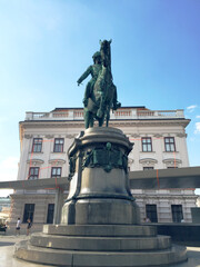 Obraz premium statue at sunny day in The Albertina museum in Vienna, Austria