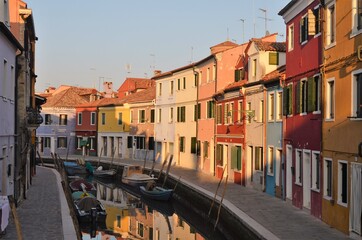 Fototapeta na wymiar Colourful houses of Venice