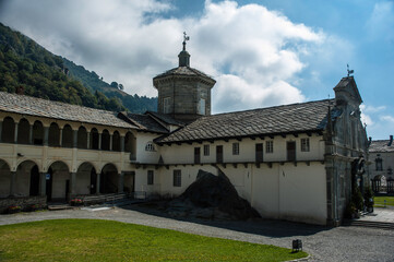 panoramica della basilica vecchia di Oropa (Biella, Piemonte, Italia)