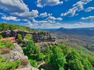 WIDOK NA GÓRY CZESKIEJ SZWAJCARII. REPUBLIKA CZESKA 