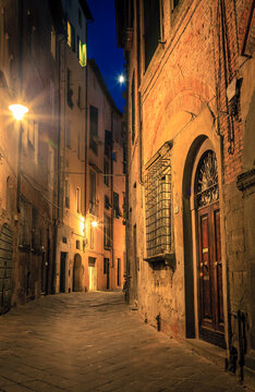 Fototapeta A street in Lucca, Italy