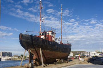 Fototapeta premium fishing boat in the harbor of Ostend, Belgium