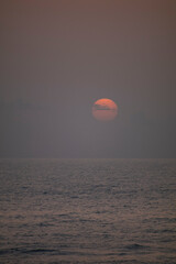 Amanecer sobre el mar