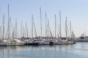 Fototapeta na wymiar in the port of the yacht masts
