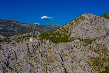 Tvrđava Starigrad-Fortica in Kroatien aus der Luft