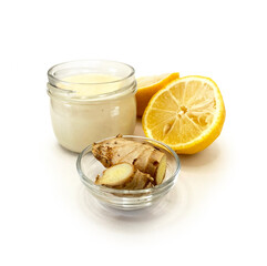 Strengthening immunity, remedy for colds: ginger, honey and lemon.