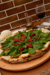 pizza  rucula and dried tomato