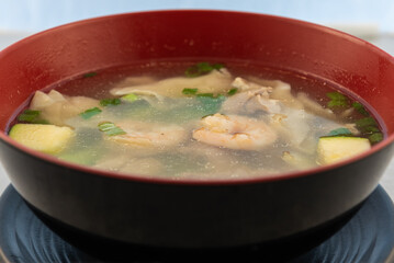 Ordering restaurant food for a good bowl of spicy wonton soup with shrimp.