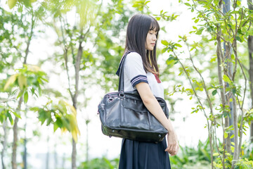 真顔の女子高生
