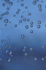 Fototapeta Air bubbles in a glass of water, blue and light graphite, close-up obraz