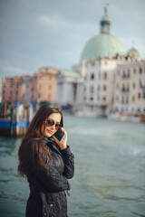 Fototapeta premium girl talking on the phone and taking pictures in Venice Italy