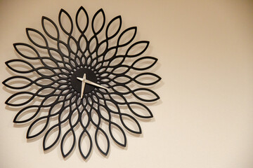 花の形の時計　正面