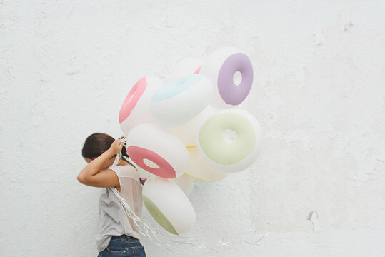 Holding donut shape balloon