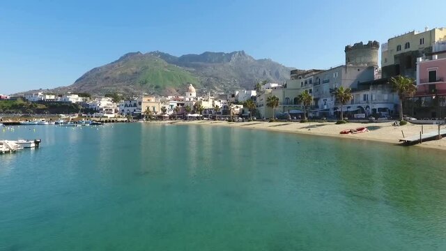 il porto di Forio di Ischia ripreso da drone. Golfo di Napoli, Mar Mediterraneo, Italia - the port of Forio di Ischia taken by drone. Gulf of Naples, Mediterranean Sea, Italy.
