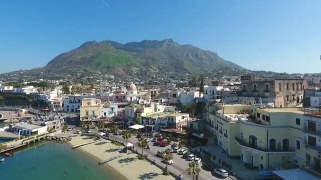 il porto di Forio di Ischia ripreso da drone. Golfo di Napoli, Mar Mediterraneo, Italia - the port of Forio di Ischia taken by drone. Gulf of Naples, Mediterranean Sea, Italy.