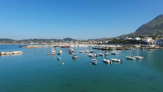 il porto di Forio di Ischia ripreso da drone. Golfo di Napoli, Mar Mediterraneo, Italia - the port of Forio di Ischia taken by drone. Gulf of Naples, Mediterranean Sea, Italy.
