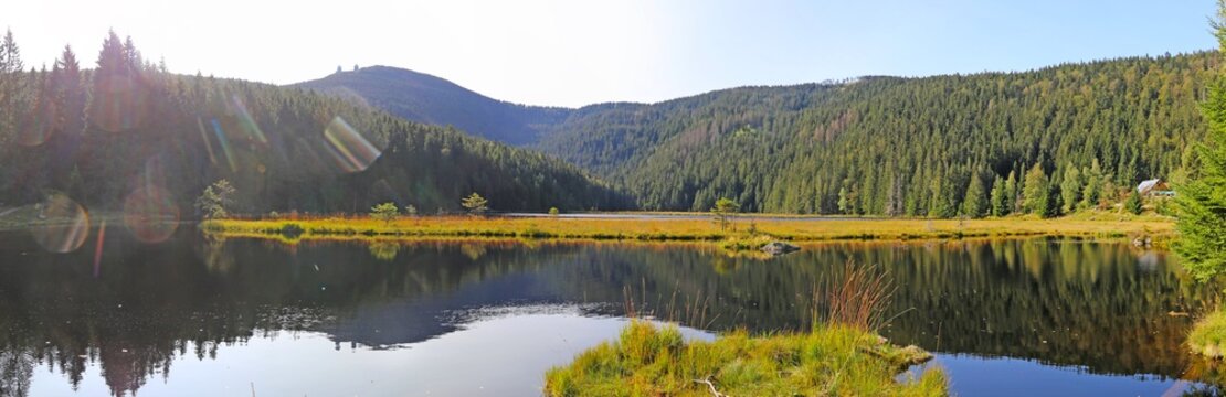 Herbstliche Stimmung am kleinen Arbersee im Bayerischen Wald..
