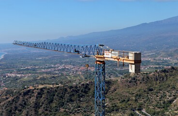 Taormina - Gru panoramica nel paese