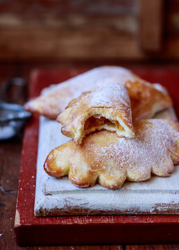 apple pie stuffed with almonds