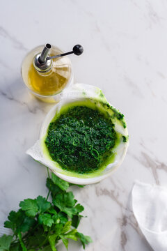 making parsley oil