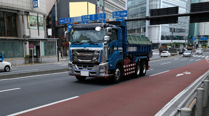 ダンプトラック