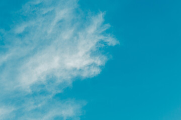 Fototapeta na wymiar View of the clouds in the blue sky