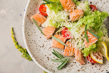 green salad with salmon pieces