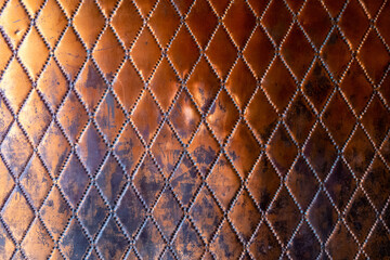Tür aus Kupfer mit Rauten Muster