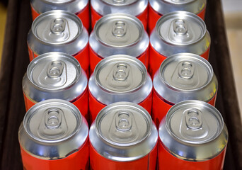 aluminum cans top view, beer cans closed, many beer aluminum cans