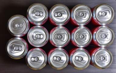 aluminum cans top view, beer cans closed, many beer aluminum cans