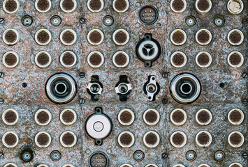 Plate with electrical connectors