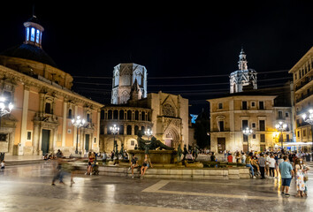 Plaza de la virgen mit Kathedrale  in Valencia bei Nacht © dietwalther