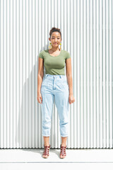 都会 日本人と黒人ミックスの女性