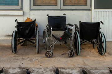 Plakat The old wheelchairs are left behind after being used. Not available condition At a medical facility