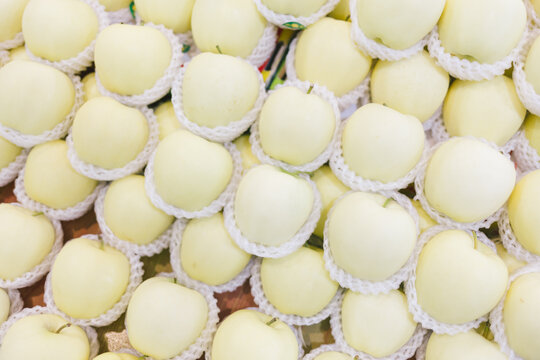 white pears in fruit shop