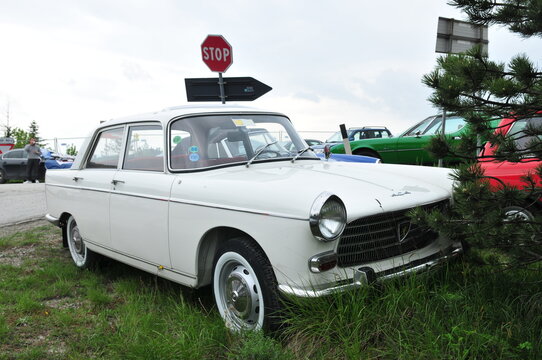 Vintage Peugeot 404 Limousine