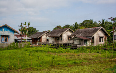 Fototapeta na wymiar Old wooden houses in the village in the countryside of Borneo island