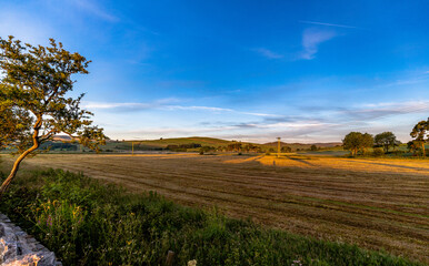 Obraz premium sunrise,field,sky,colour,mountains,field,