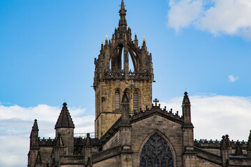Detalle de cúpula abierta de catedral gótica de Edimburgo