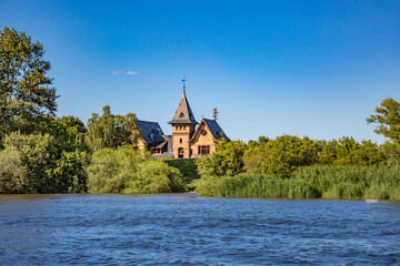 Obraz premium Auf der Elbe bei Wasserwerk Kaltehofe