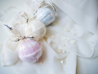 Bath bombs made from natural ingredients