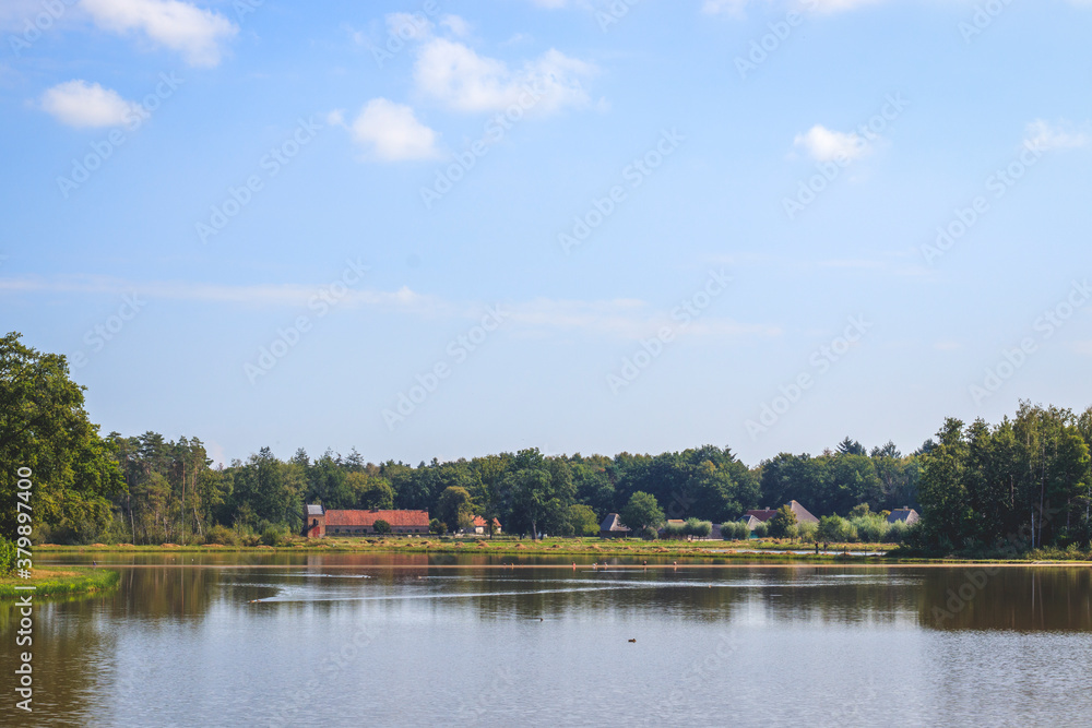 Wall mural Sur les bords du lac Bokrijk