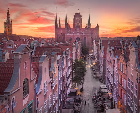 gdansk mariacka street at evening 