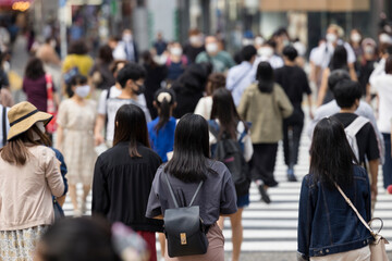 渋谷スクランブル交差点の横断風景