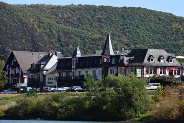 Blick über die Mosel zwischen Valwig und Ernst