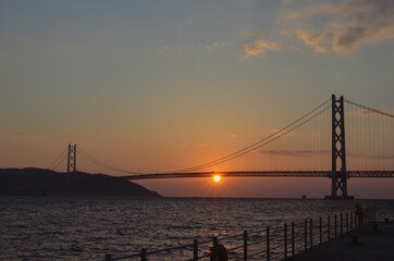 夕日と大橋