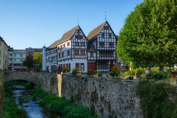 Fototapeta na wymiar Brücke und historische Fachwerkhäuser in Bad Münstereifel
