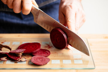 Cutting red beets