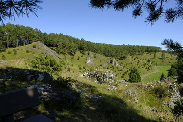 Landschaft und Felsenhänge im Kleinziegenfelder Tal, Fränkische Schweiz, Landkreis Lichtenfels,...
